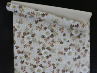 Vintage floral wallpaper with white daisys