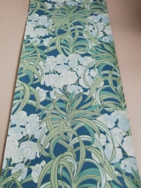 Papier peint vintage avec des fleurs blanches et bleu clair