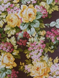 Papier peint vintage avec des fleurs roses et jaunes