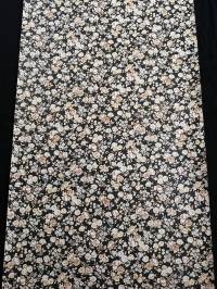 Vintage behang met kleine witte en beige bloemetjes