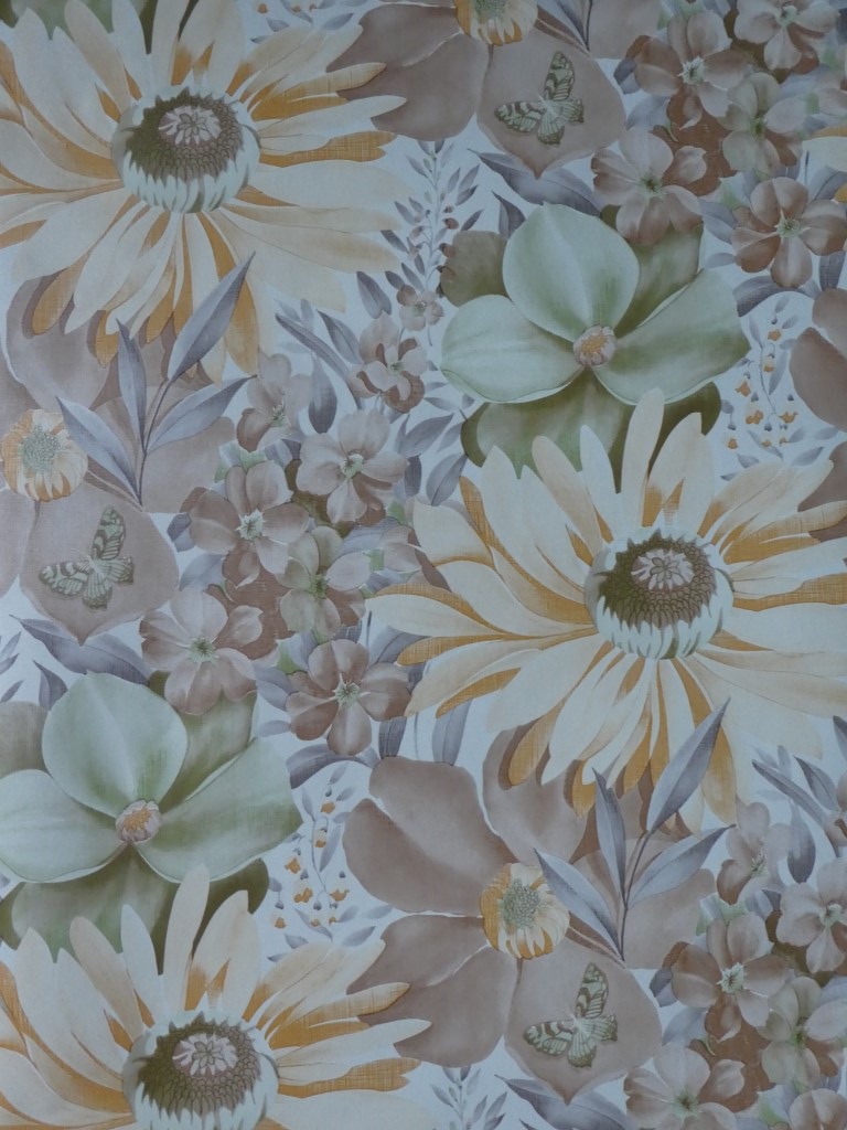 Vintage floral wallpaper with big flowers and butterflies - Funkywalls - Dé  webshop voor vintage en modern behang
