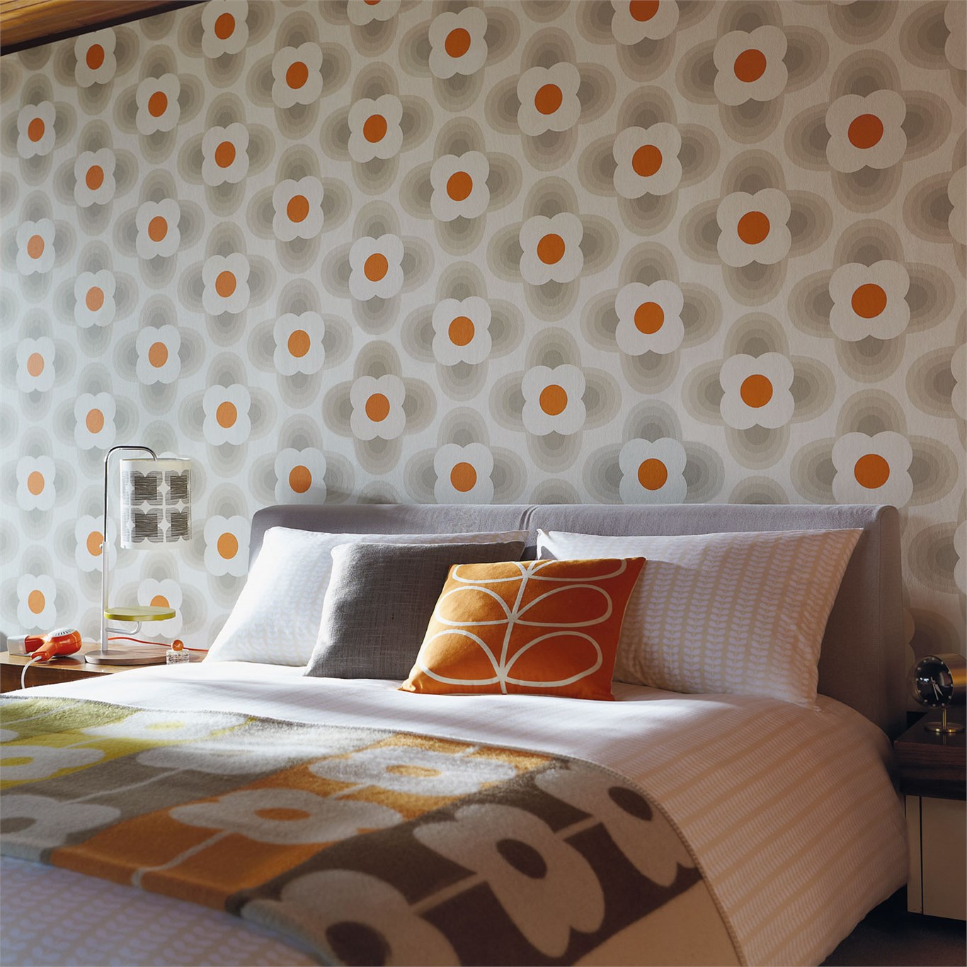 Orla Kiely wallpaper Petal grey orange - Funkywalls - Dé webshop voor  vintage en modern behang