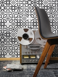 LAVMI wallpaper Enter black geometric figures