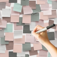 Erasable pink and grey post-it wallpaper