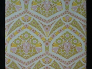 Papier peint vintage damassé jaune, rose et vert avec fleurs