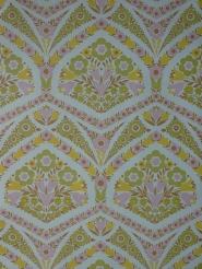 Papier peint vintage damassé jaune, rose et vert avec fleurs