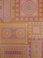 vintage behang geometrisch met paarse en oranje bloemen